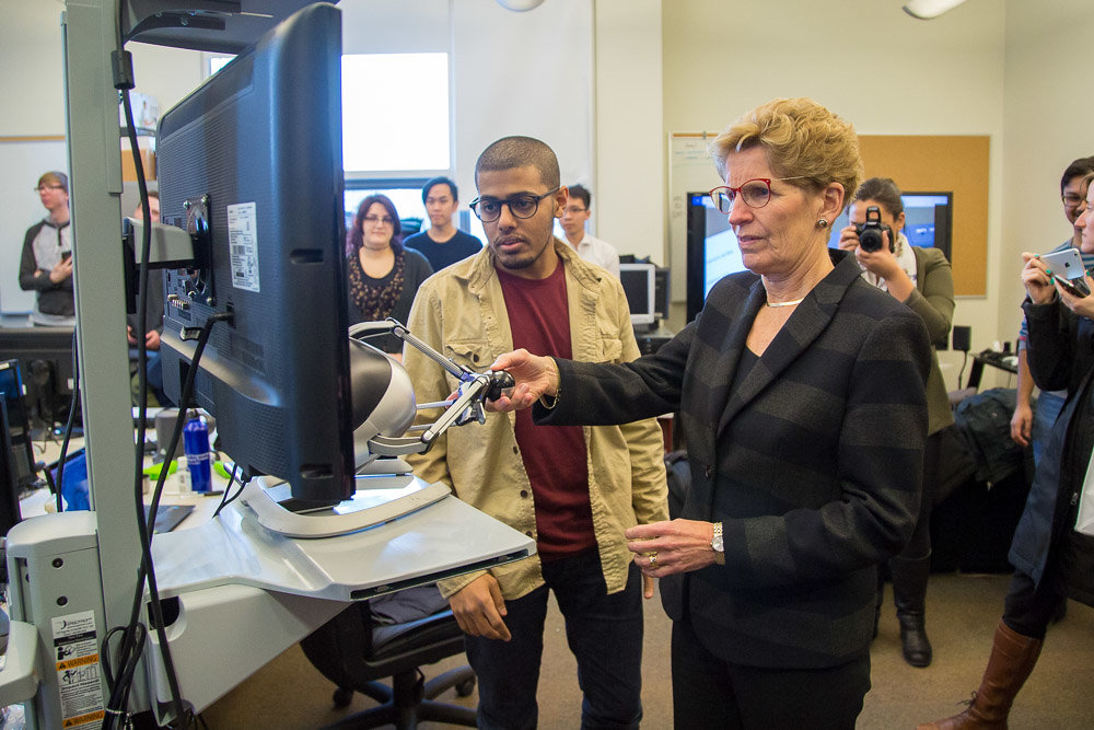Premier Wynne watches demonstrations by students in the Faculty of Business and Information Technology's Games and Media Entertainment Research (GAMER) Lab.